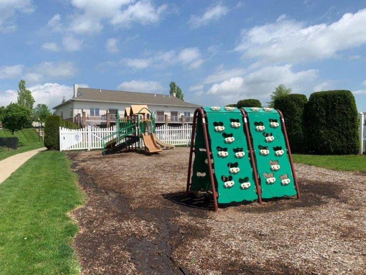 Townhouse for rent at 275 Thrush Dr, Hummelstown, PA 17036