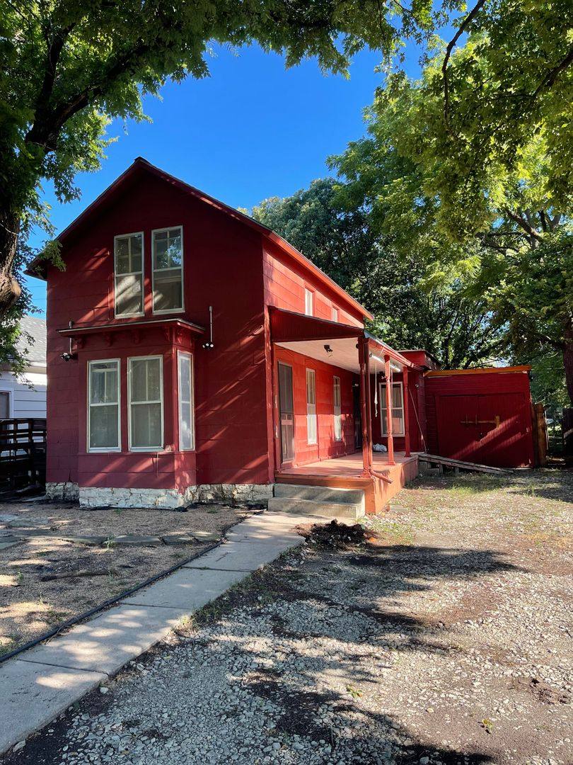 House for rent at 504 E 10th St, Newton, KS 67114
