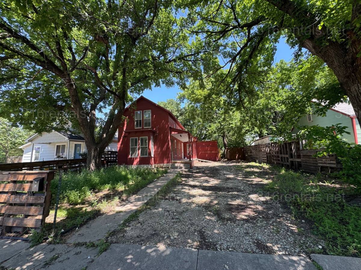 House for rent at 504 E 10th St, Newton, KS 67114