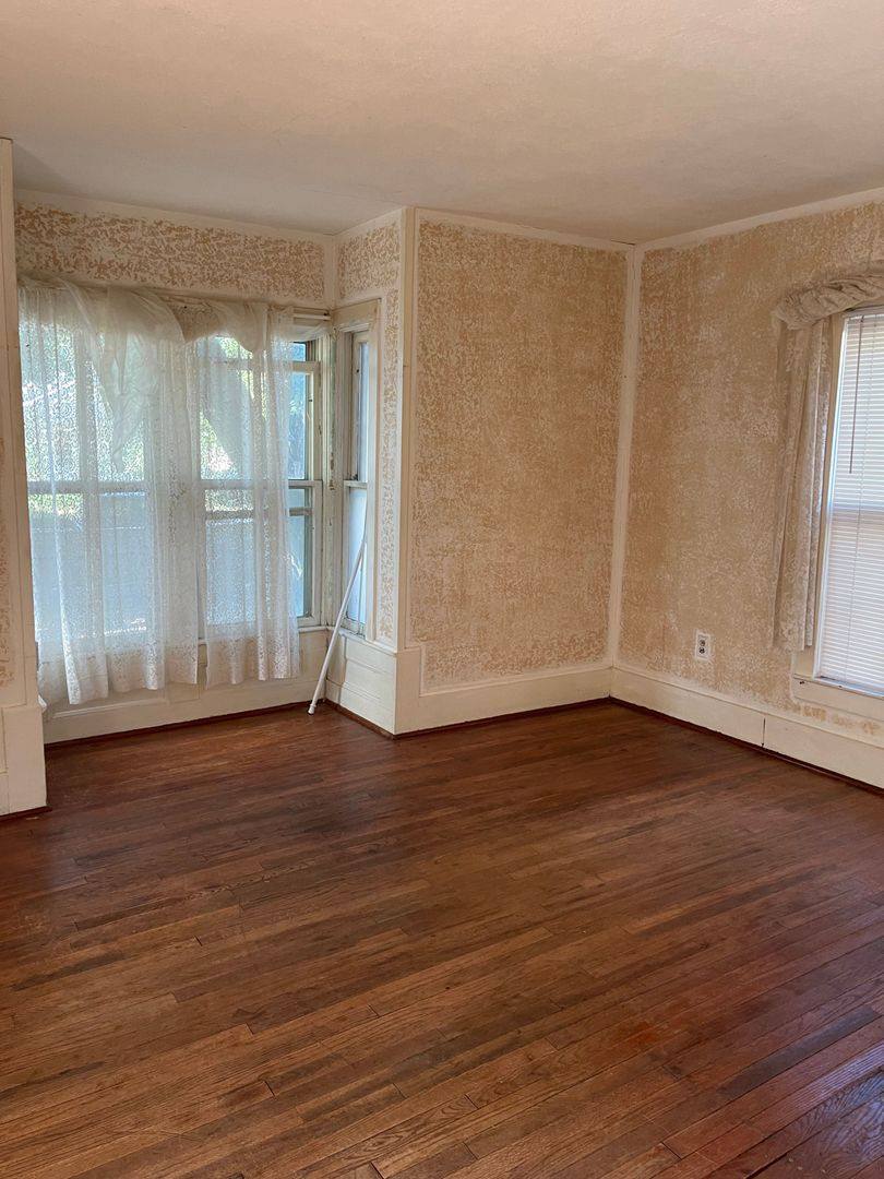 House for rent at 504 E 10th St, Newton, KS 67114