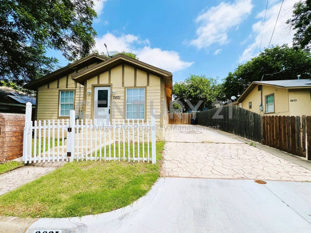 House for rent at 2621 E 12th St, Fort Worth, TX 76111
