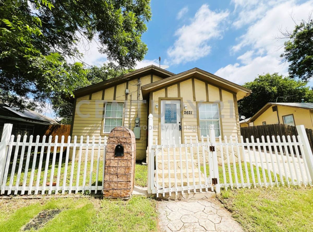 House for rent at 2621 E 12th St, Fort Worth, TX 76111