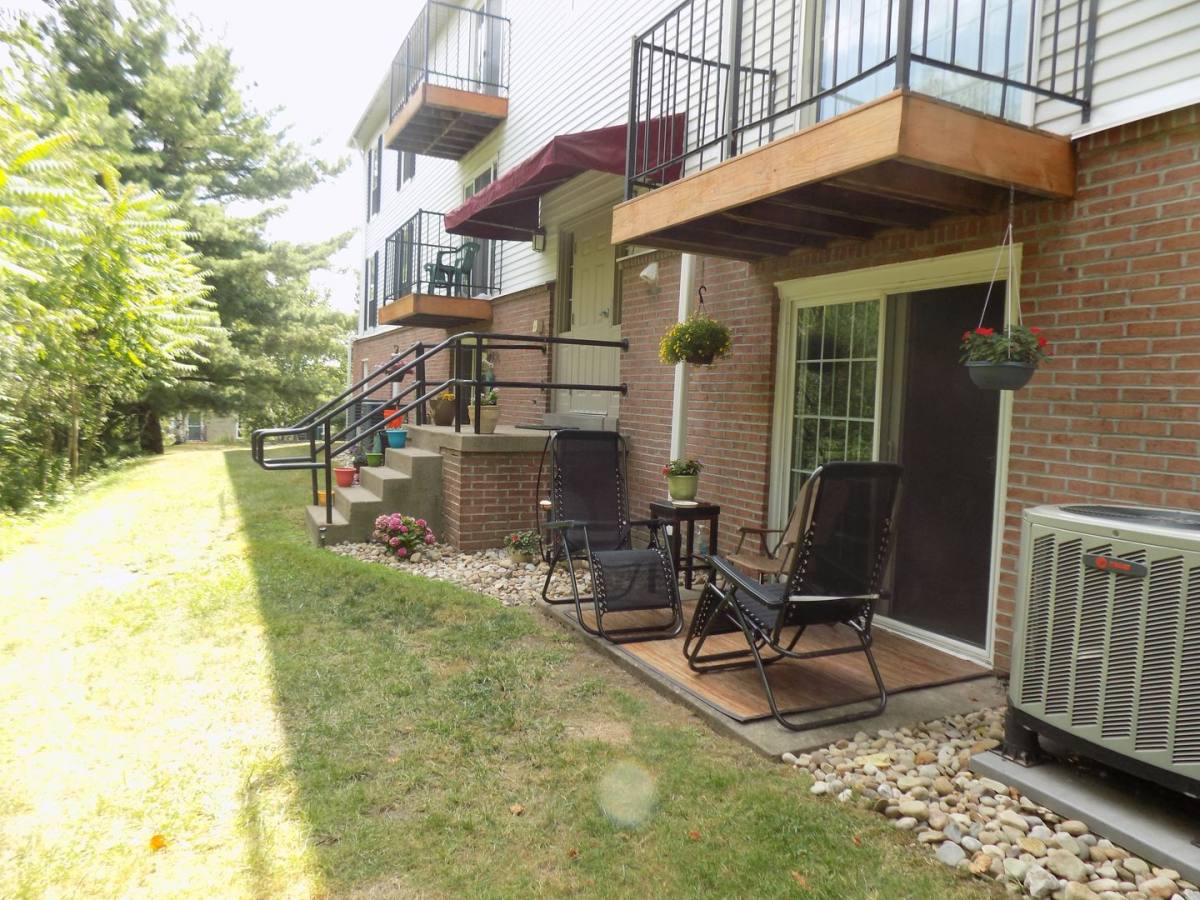 Apartment for rent at 8880 Royal Manor Dr, Allison Park, PA 15101