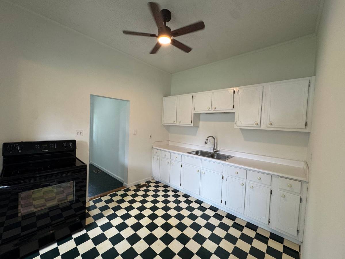 House for rent at 421 5th Ave SW, Decatur, AL 35601