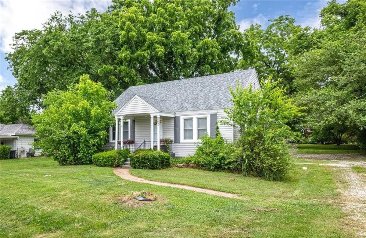 House for rent at 802 Route, Saint Robert, MO 65584