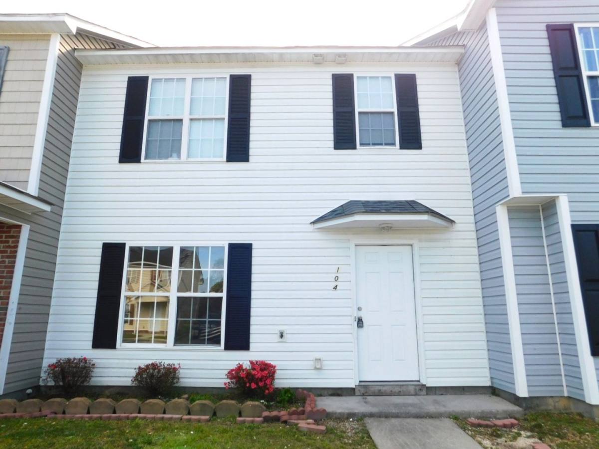 Townhouse for rent at 104 Apache Tr, Havelock, NC 28532