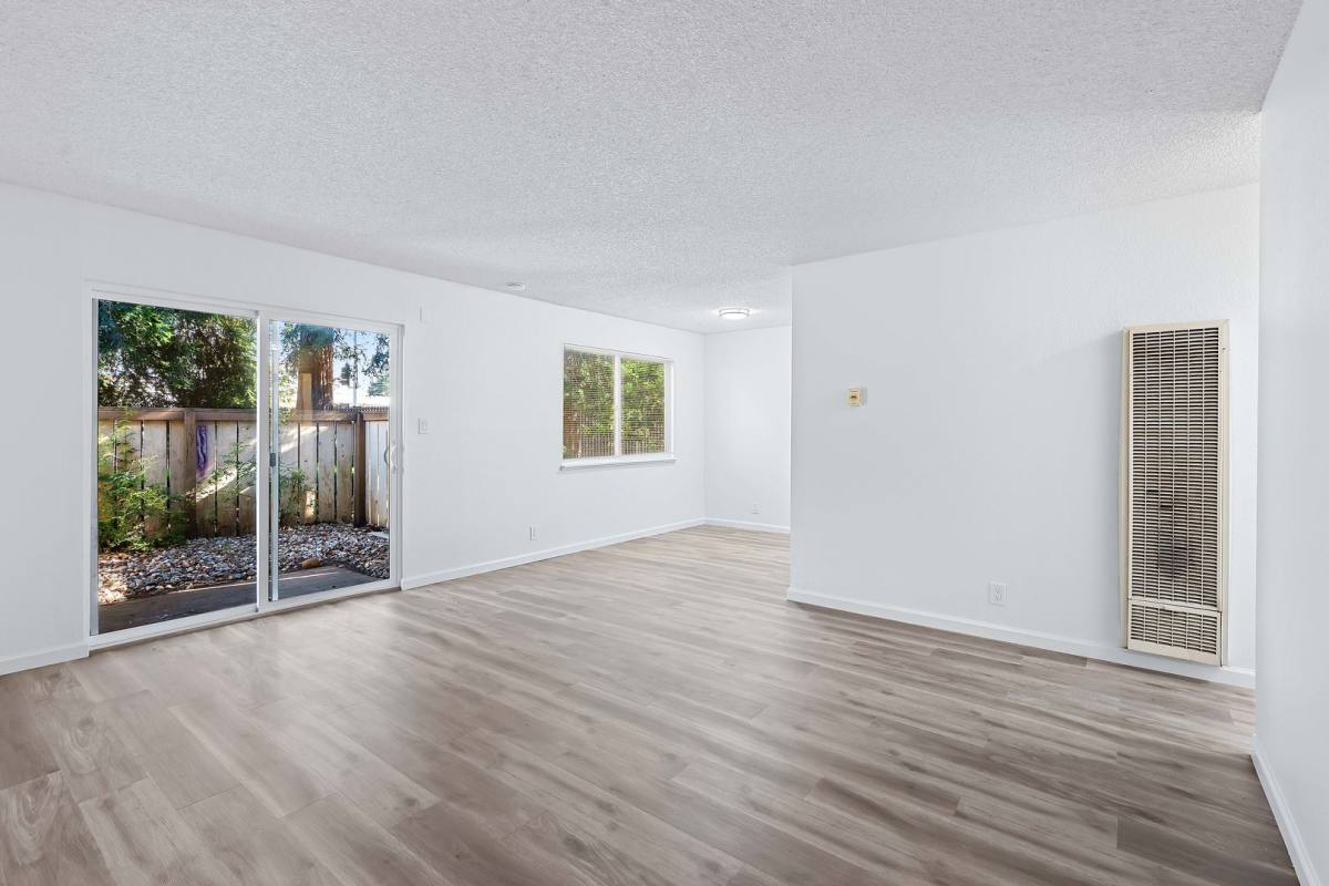 Apartment for rent at 802-816 Lincoln Ave, Napa, CA 94558