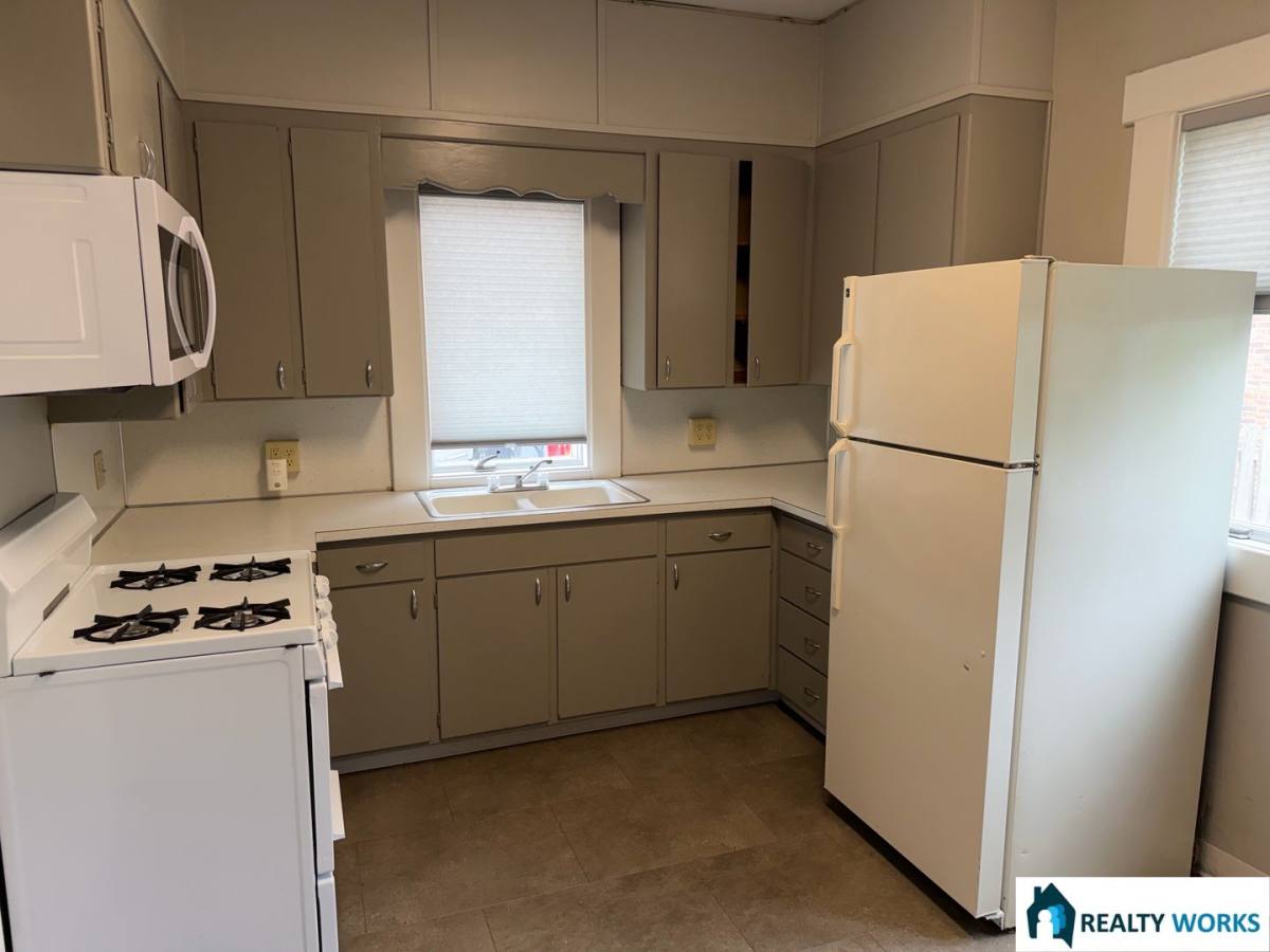 Apartment for rent at 1018 Charleston St, Lincoln, NE 68508