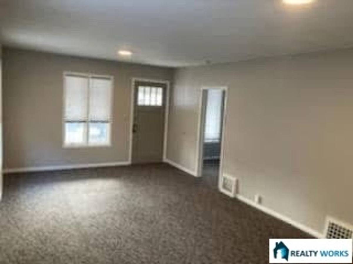 Apartment for rent at 1018 Charleston St, Lincoln, NE 68508