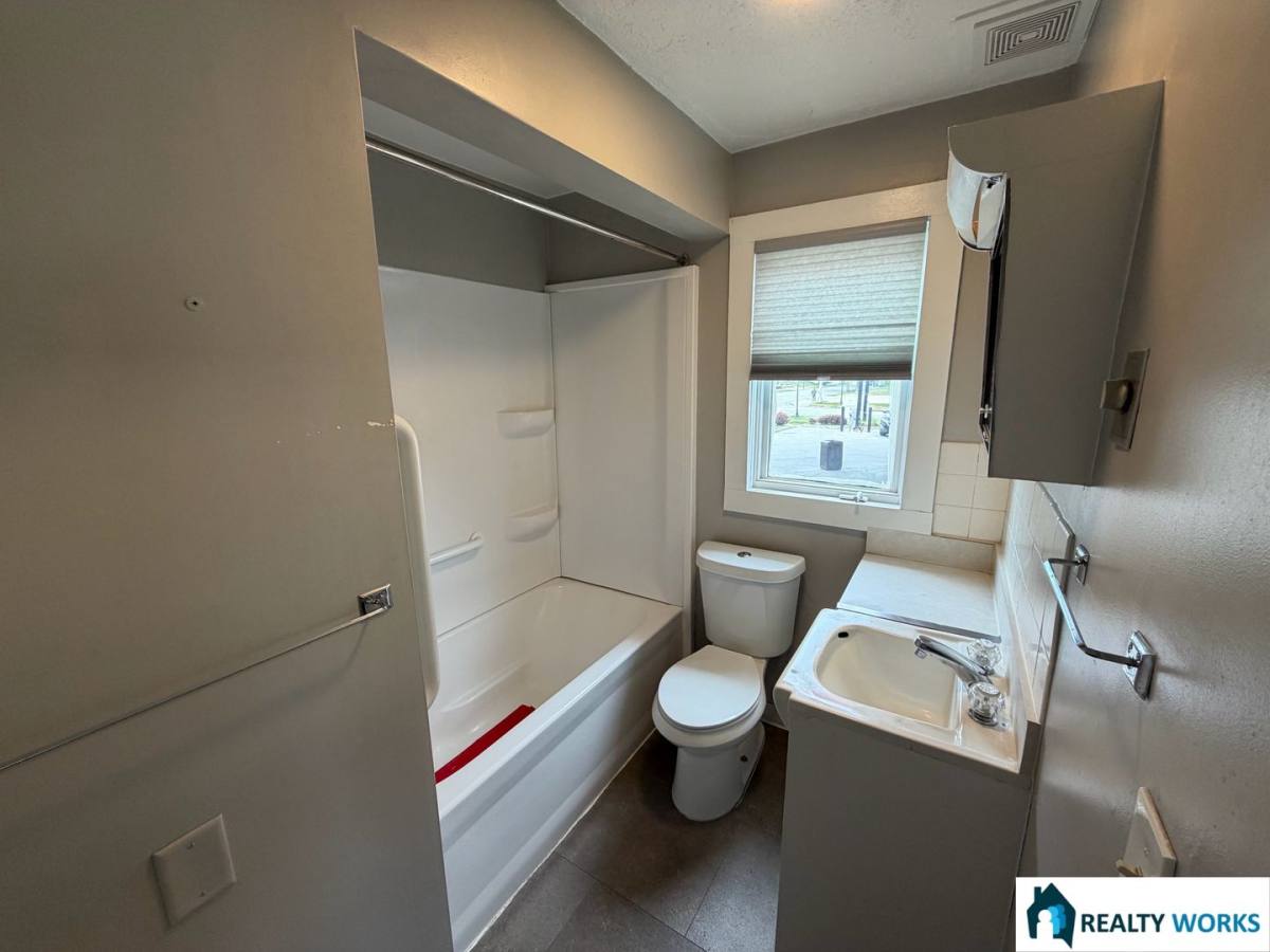 Apartment for rent at 1018 Charleston St, Lincoln, NE 68508
