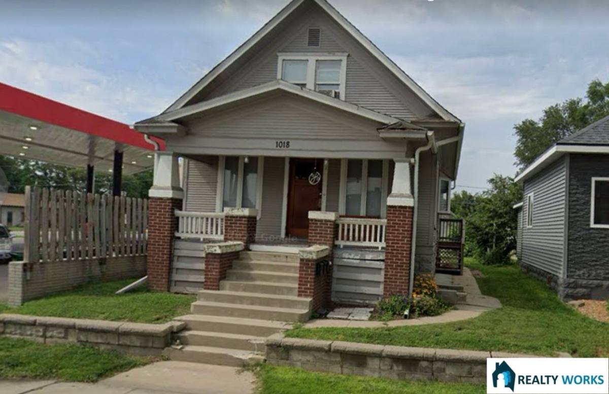 Apartment for rent at 1018 Charleston St, Lincoln, NE 68508