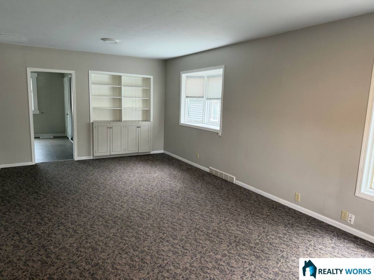 Apartment for rent at 1018 Charleston St, Lincoln, NE 68508
