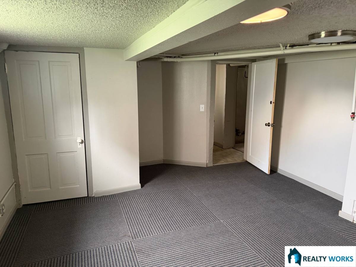 Apartment for rent at 1018 Charleston St, Lincoln, NE 68508