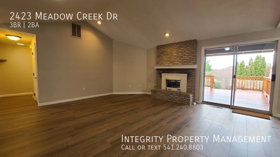 House for rent at 2423 Meadow Creek Dr, Medford, OR 97504
