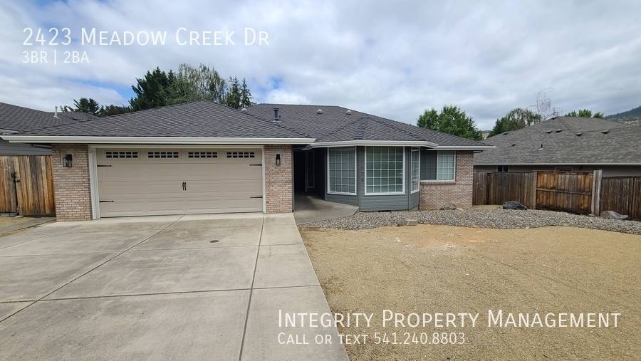 House for rent at 2423 Meadow Creek Dr, Medford, OR 97504