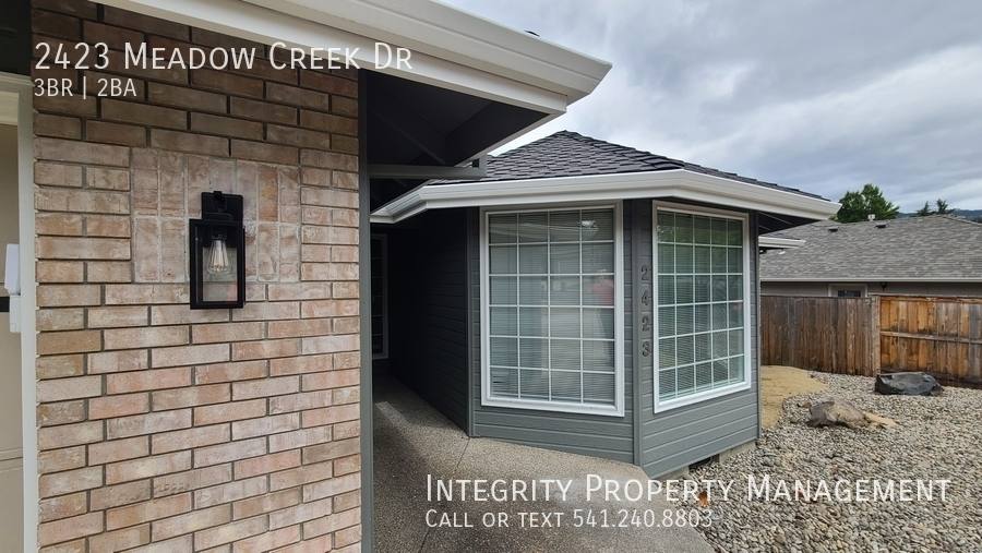 House for rent at 2423 Meadow Creek Dr, Medford, OR 97504