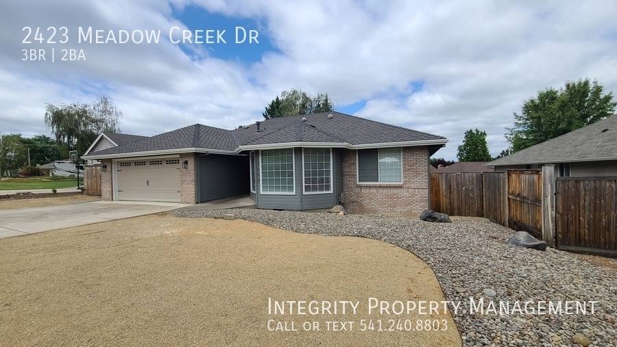 House for rent at 2423 Meadow Creek Dr, Medford, OR 97504