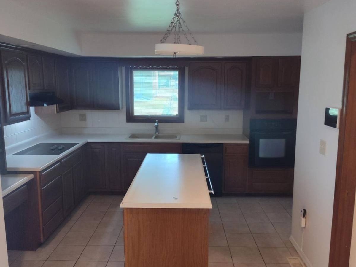 House for rent at 1670 Fairmount Dr, Florissant, MO 63033