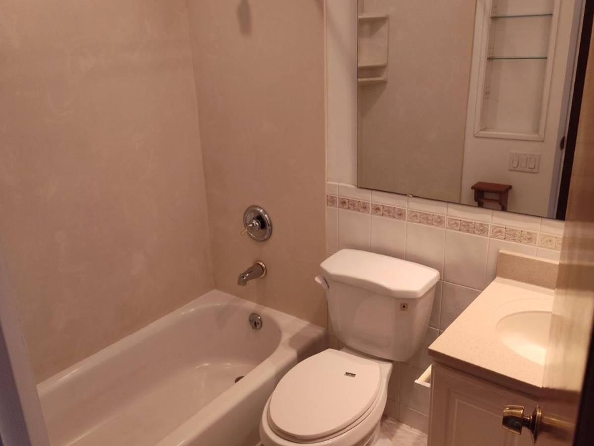 House for rent at 1670 Fairmount Dr, Florissant, MO 63033