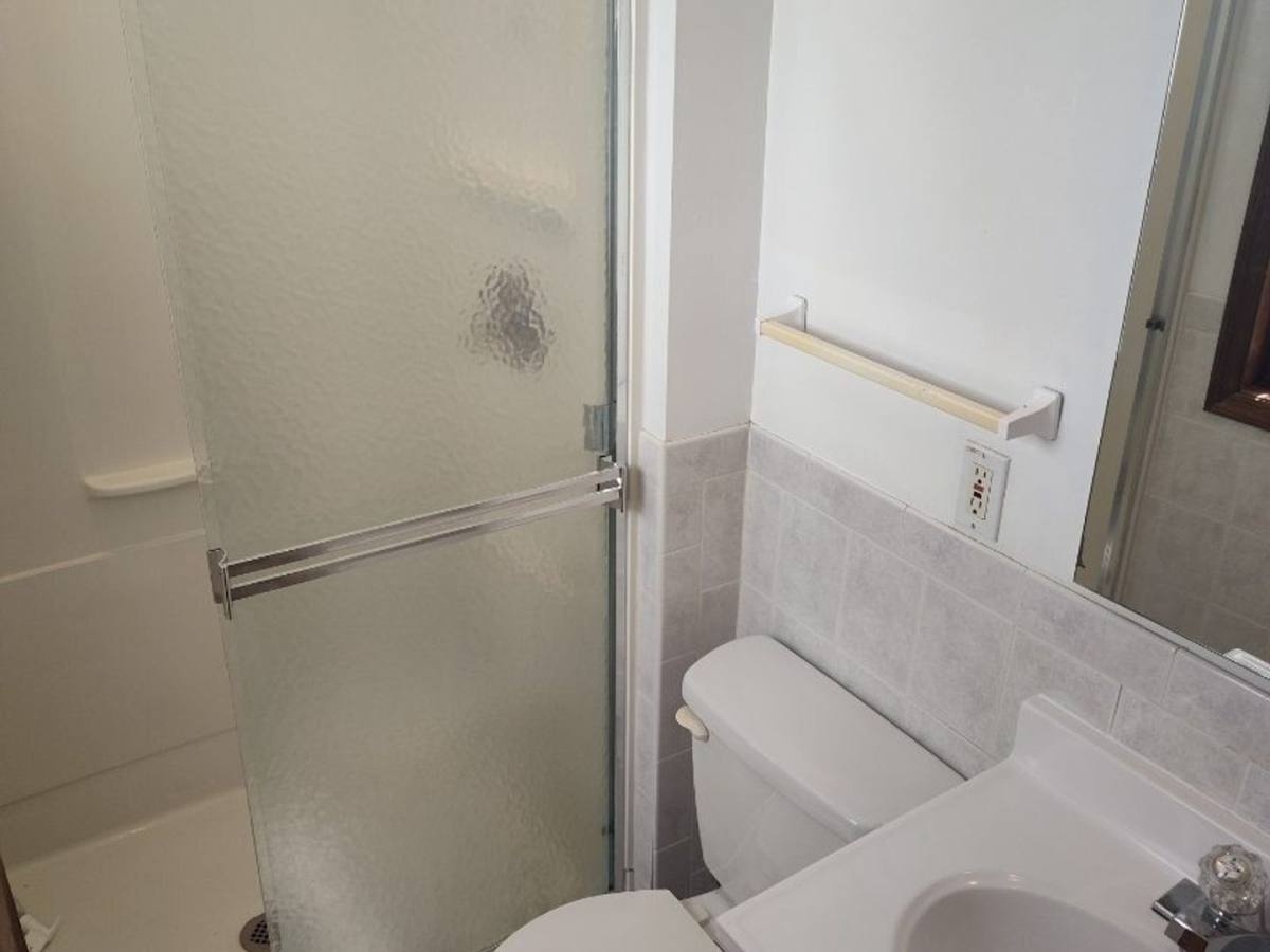 House for rent at 1670 Fairmount Dr, Florissant, MO 63033