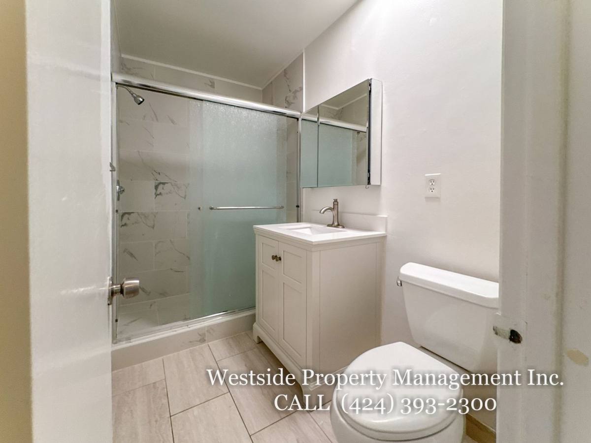 Apartment for rent at 1111 Lincoln Blvd #7, Santa Monica, CA 90403