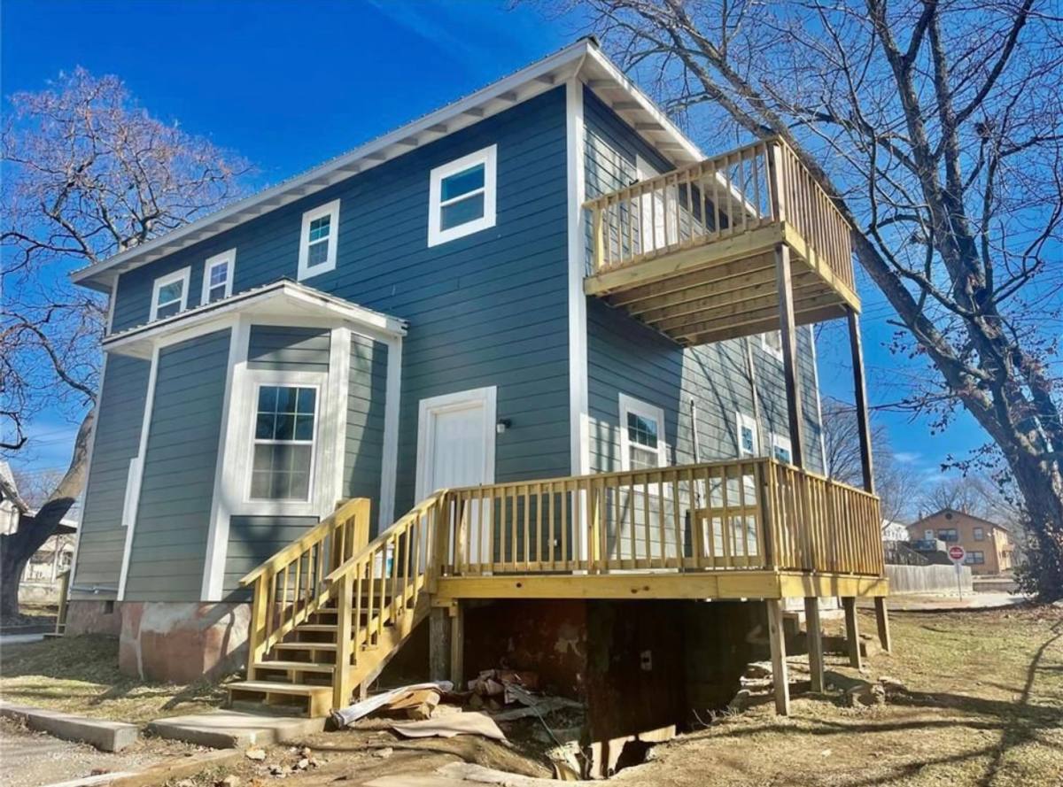 Apartment for rent at 323 N Ash, Nevada, MO 64772