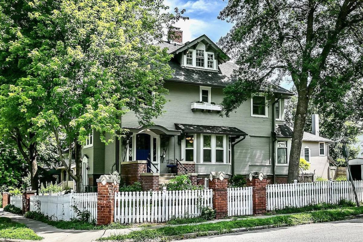 Apartment for rent at 4124 Davenport St, Omaha, NE 68131