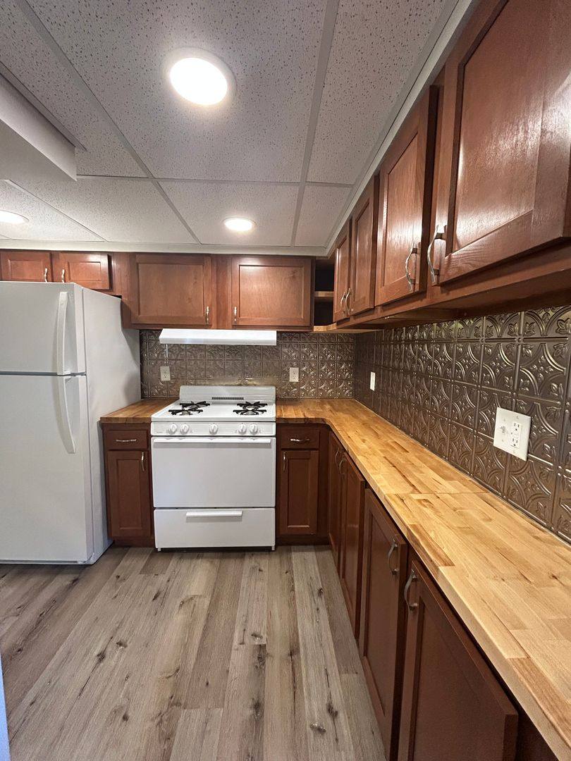 Apartment for rent at 4124 Davenport St, Omaha, NE 68131
