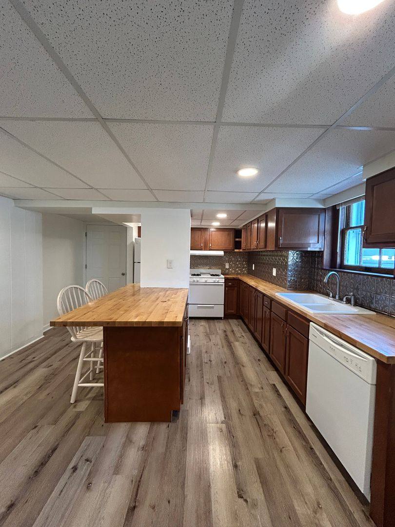 Apartment for rent at 4124 Davenport St, Omaha, NE 68131