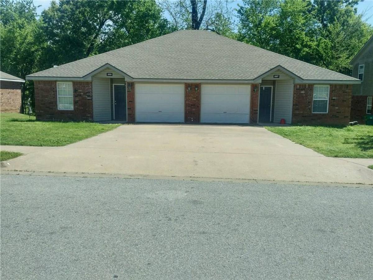 Apartment for rent at 231 - 233 Graystone, Centerton, AR 72719