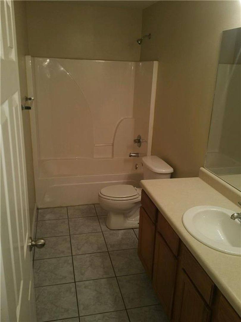 Apartment for rent at 231 - 233 Graystone, Centerton, AR 72719