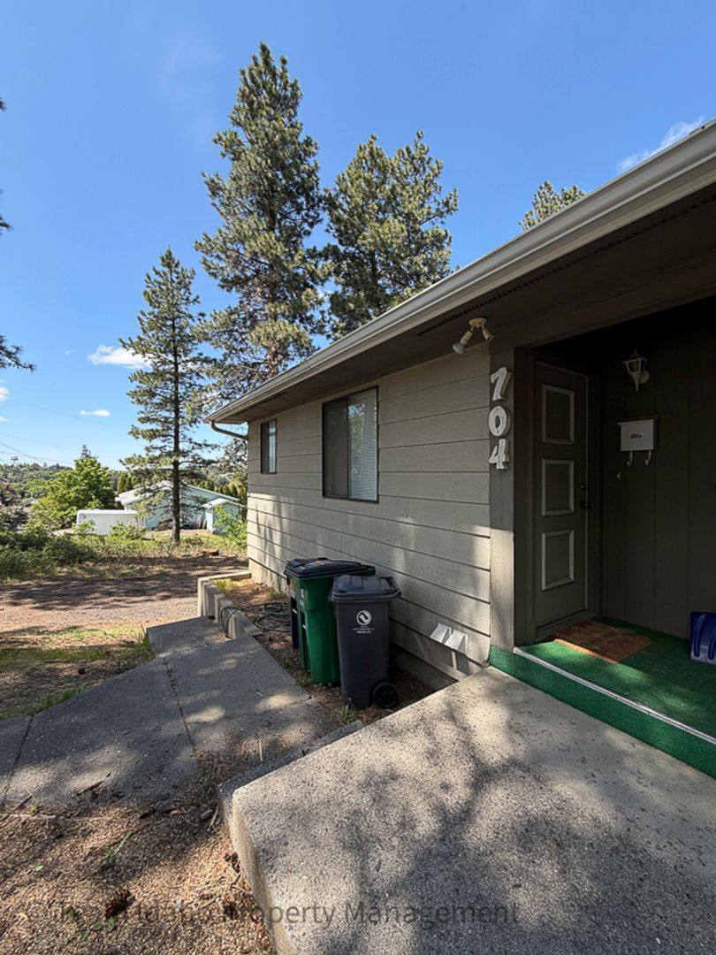 Apartment for rent at 704 706 E St, Moscow, ID 83843