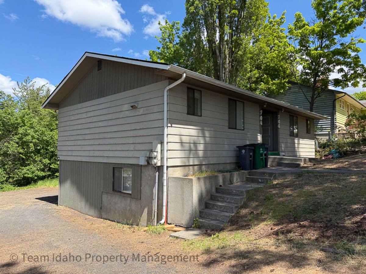 Apartment for rent at 704 706 E St, Moscow, ID 83843