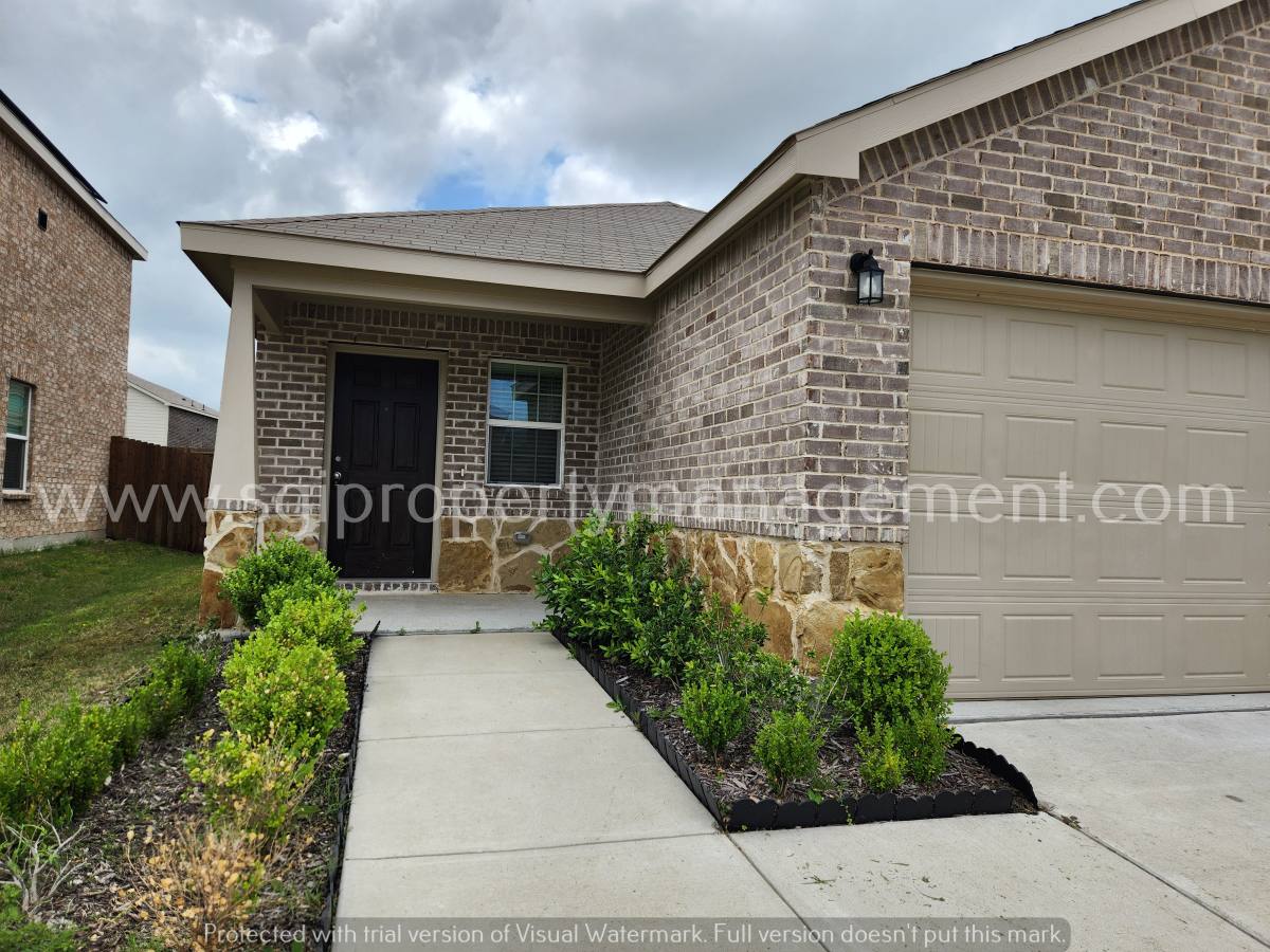 House for rent at 1427 Ganado Dr, Forney, TX 75126