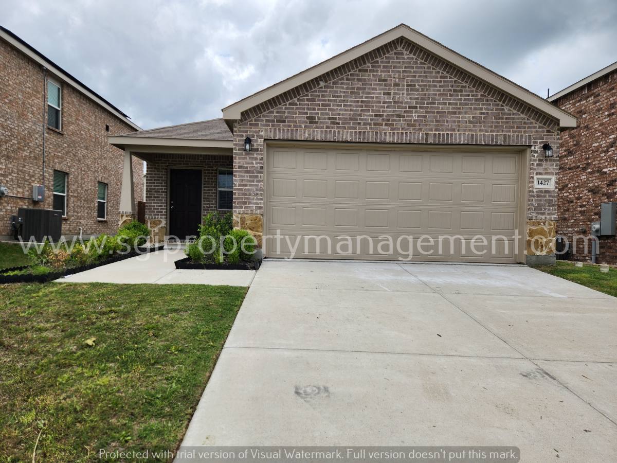 House for rent at 1427 Ganado Dr, Forney, TX 75126