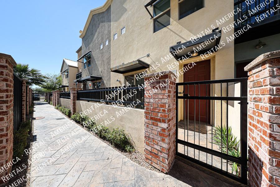 Townhouse for rent at 1406 W Main St #121, Mesa, AZ 85201