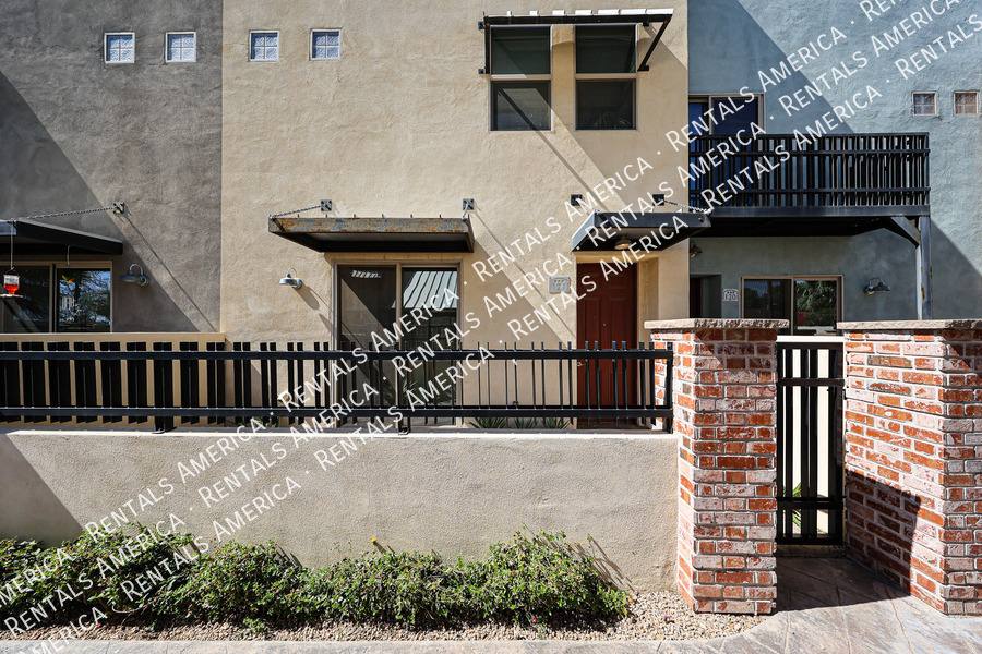 Townhouse for rent at 1406 W Main St #121, Mesa, AZ 85201