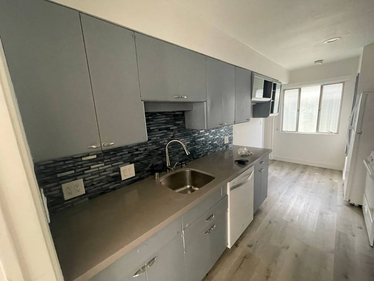 Apartment for rent at 127-131 Broadway, Costa Mesa, CA 92627