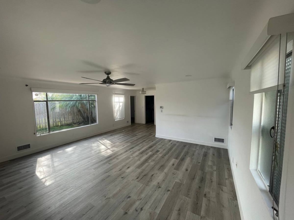 Apartment for rent at 127-131 Broadway, Costa Mesa, CA 92627