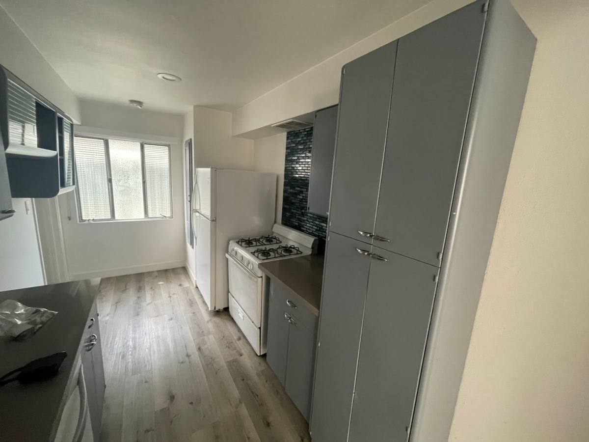 Apartment for rent at 127-131 Broadway, Costa Mesa, CA 92627