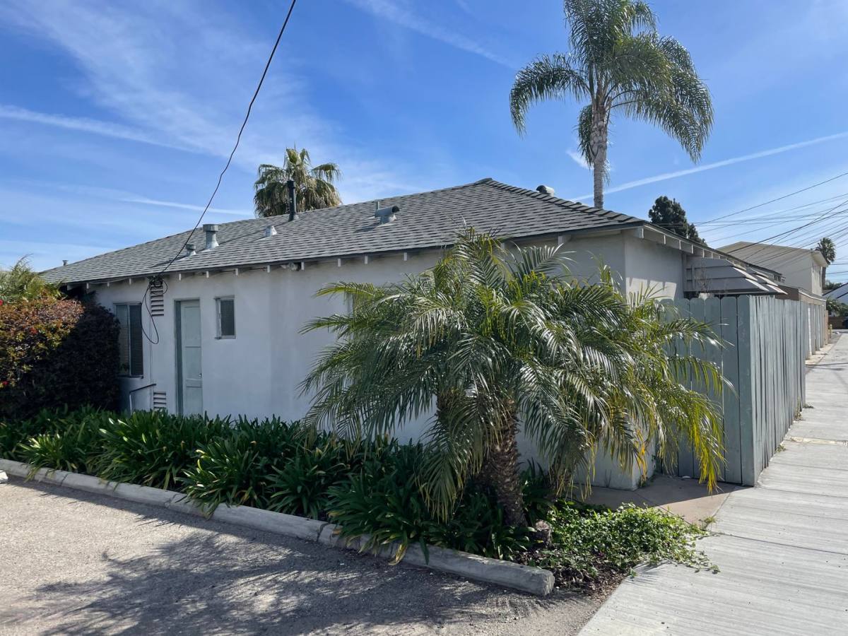 Apartment for rent at 127-131 Broadway, Costa Mesa, CA 92627