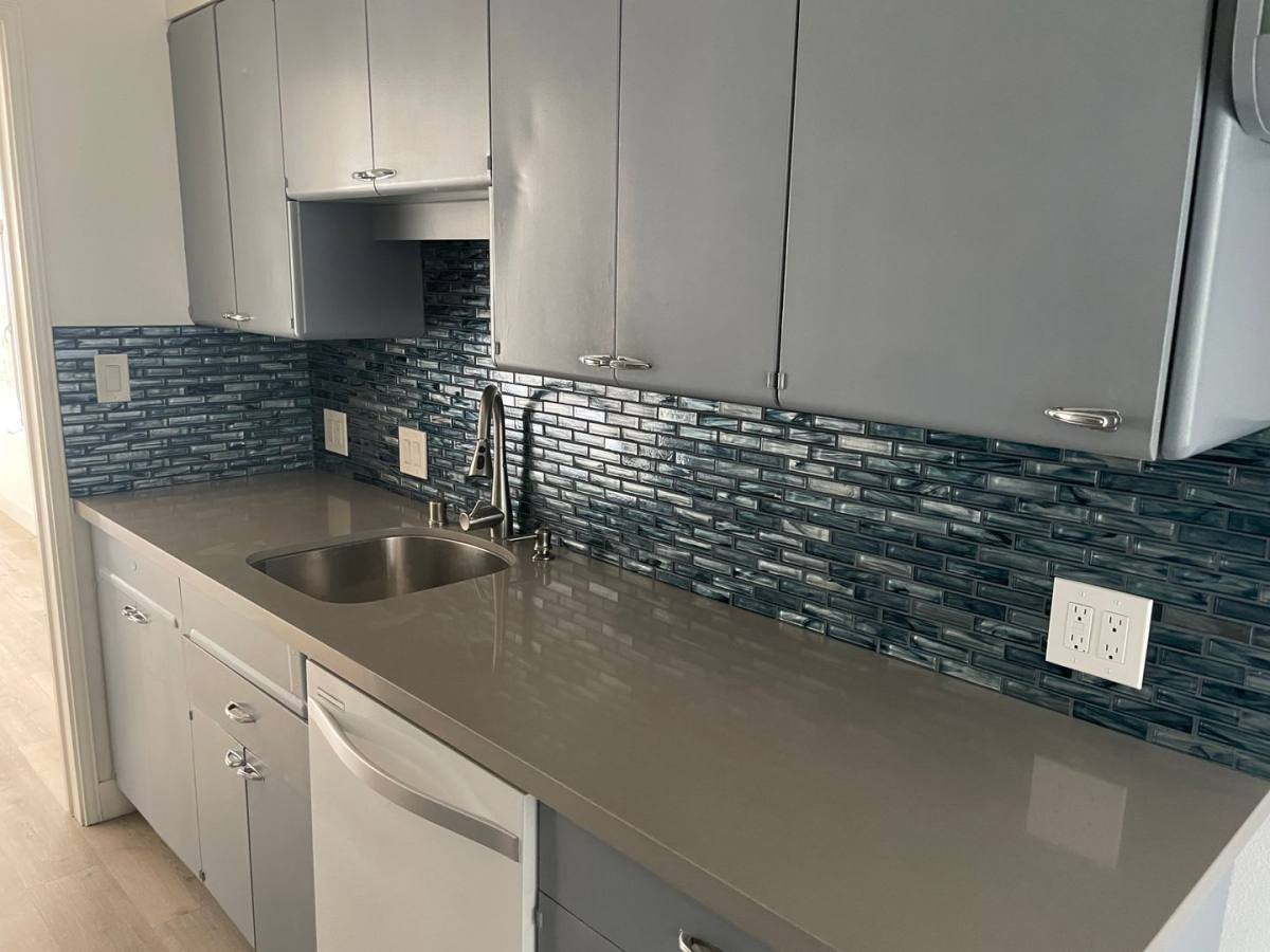 Apartment for rent at 127-131 Broadway, Costa Mesa, CA 92627
