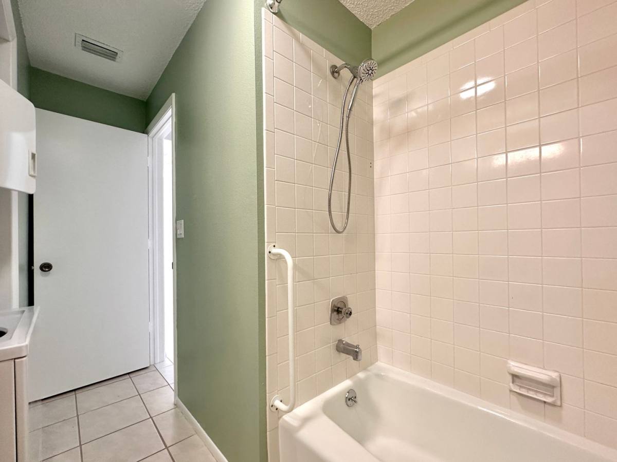 Apartment for rent at 1001 W Marion Ave, Punta Gorda, FL 33950