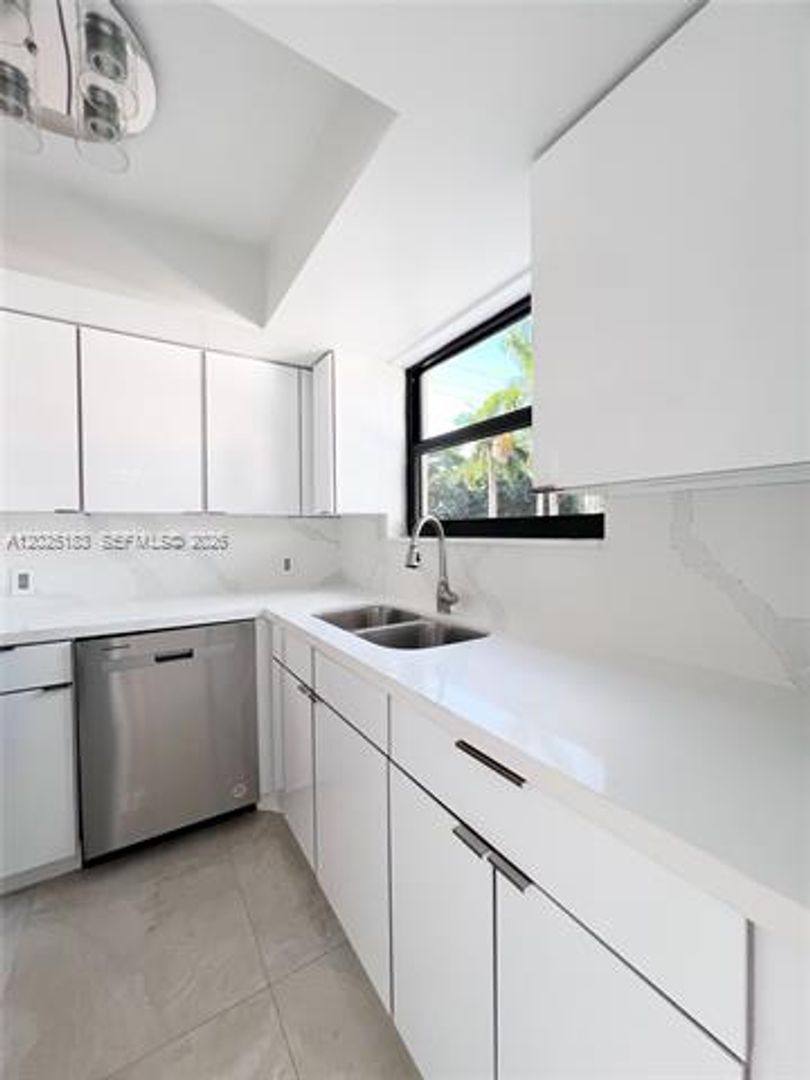 Townhouse for rent at 1890 Brickell Ave, Miami, FL 33129