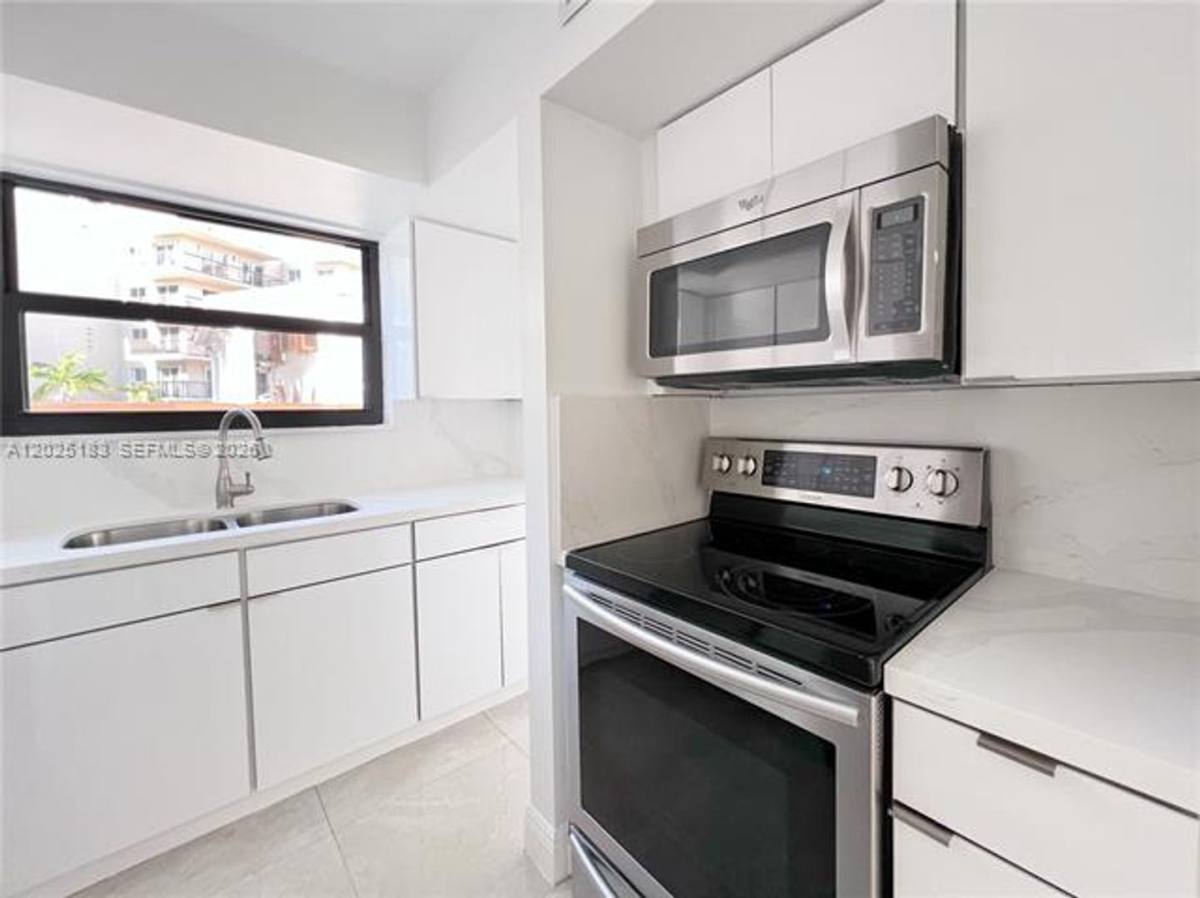 Townhouse for rent at 1890 Brickell Ave, Miami, FL 33129