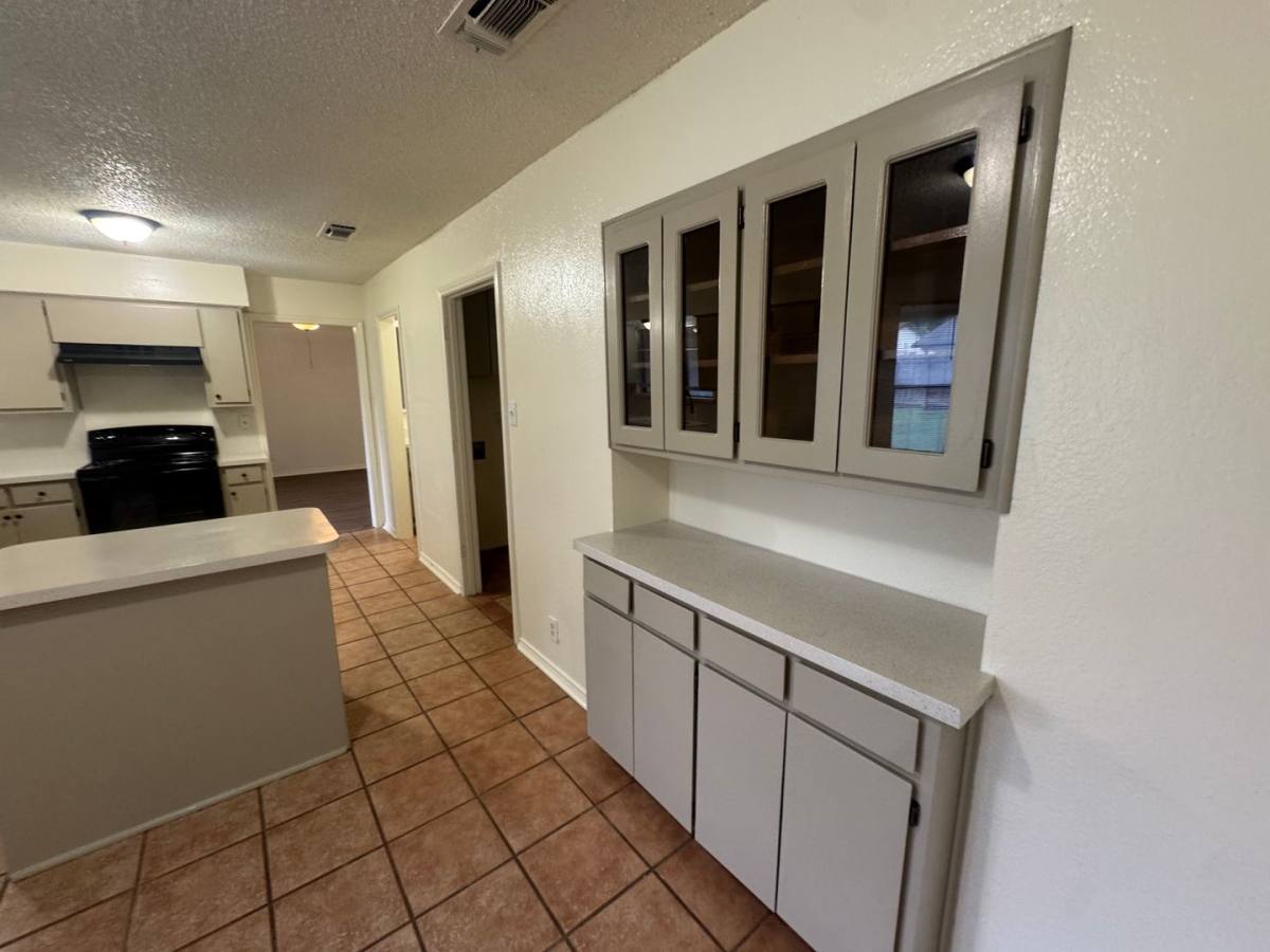 House for rent at 5604 Fireside Dr, Arlington, TX 76016