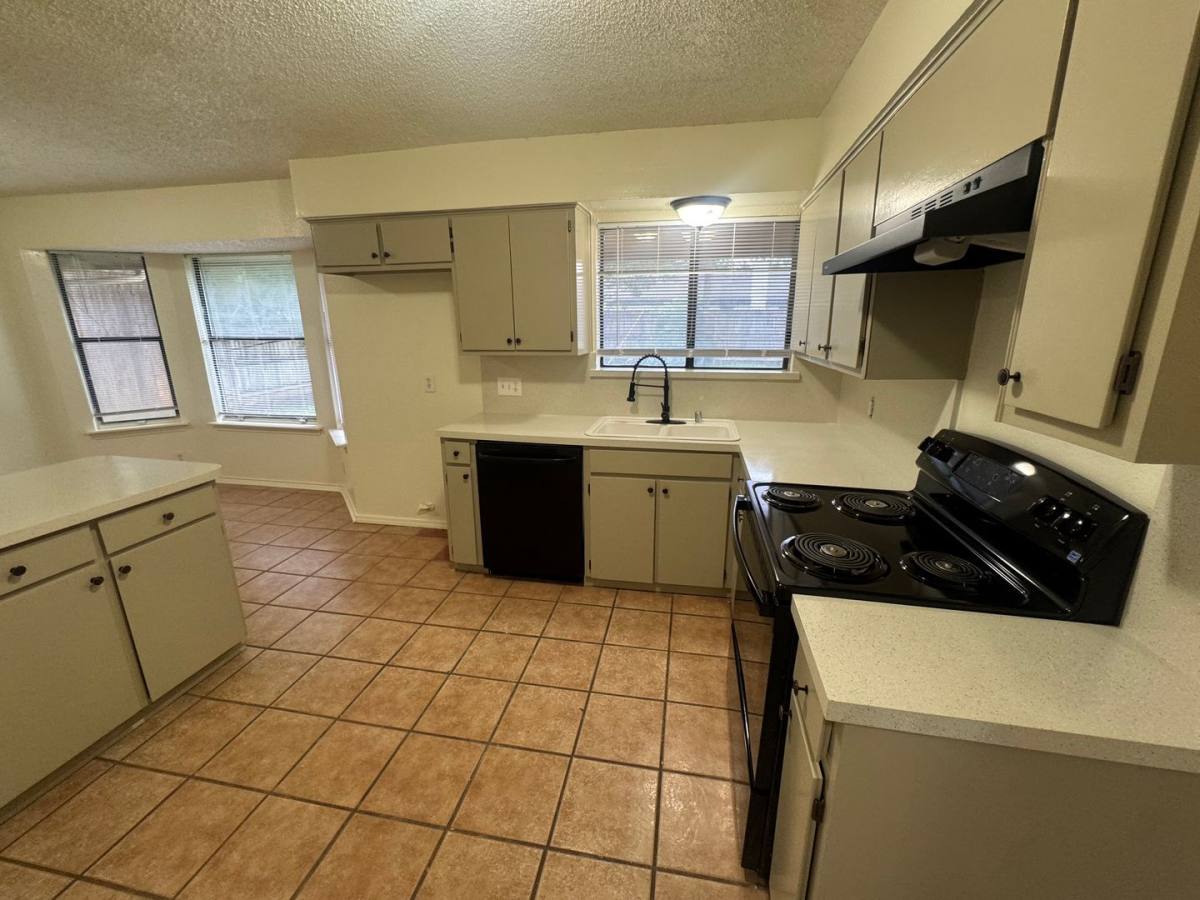 House for rent at 5604 Fireside Dr, Arlington, TX 76016