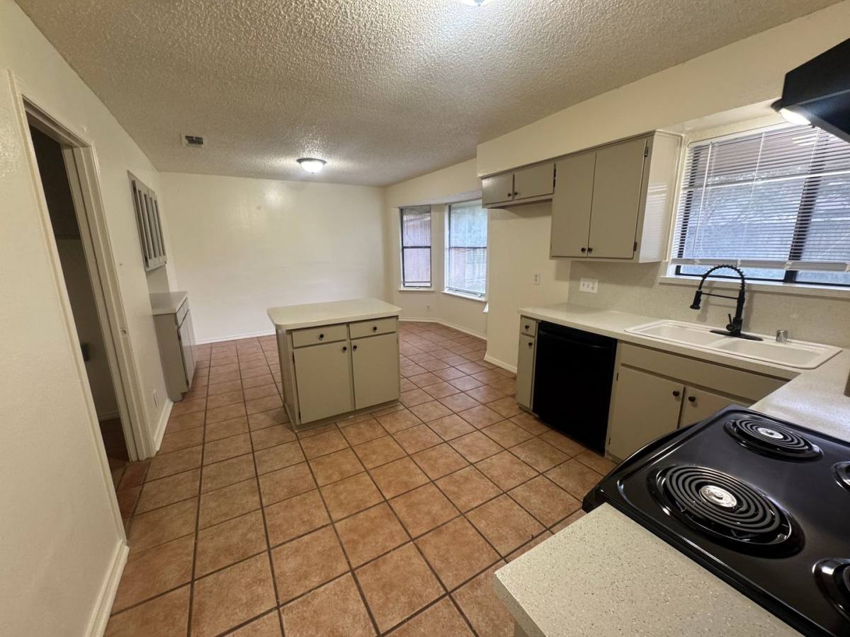 House for rent at 5604 Fireside Dr, Arlington, TX 76016