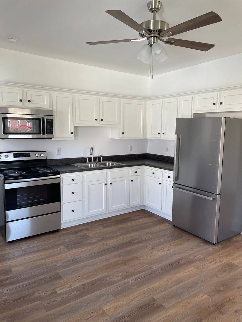 Apartment for rent at 102 Academy St, Salem, VA 24153