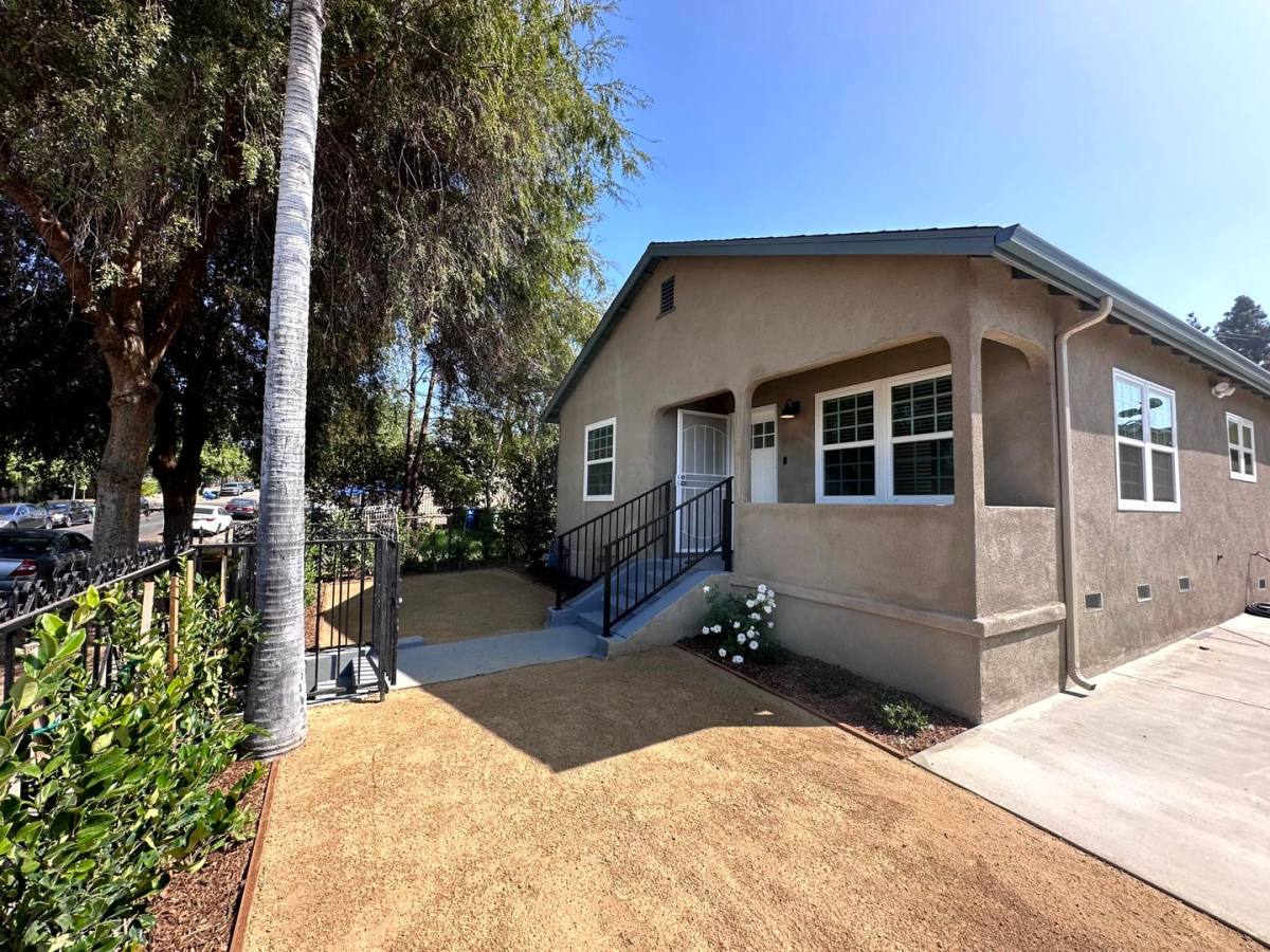 Apartment for rent at 1456-1460 N Ricardo St, Los Angeles, CA 90033